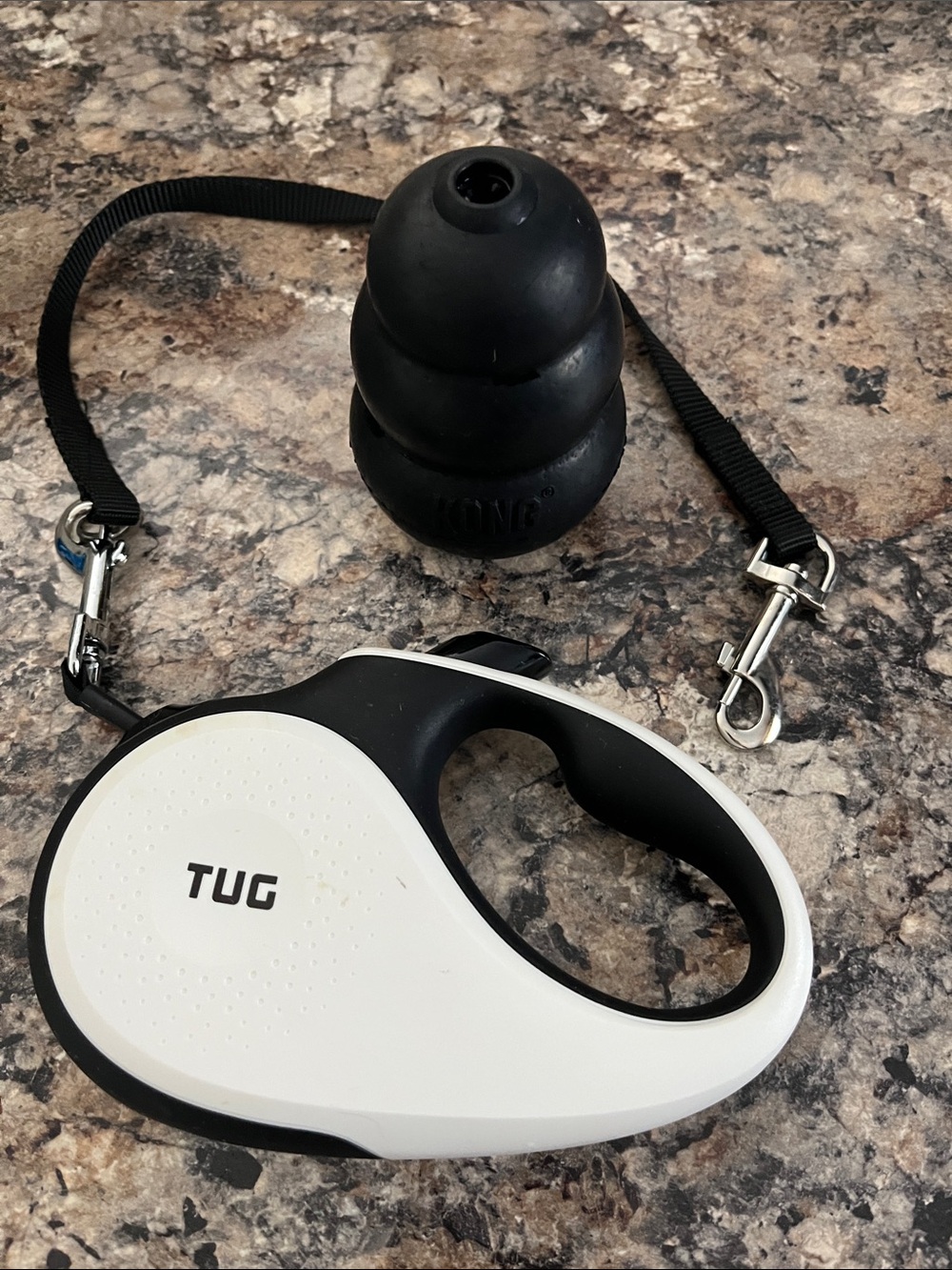 TUG Retractable Dog Leash with Black Kong Rubber Toy 🐶